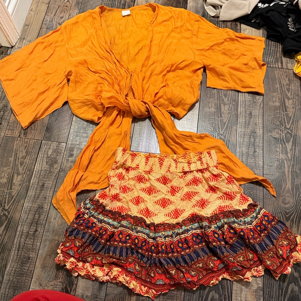 Selfie Leslie- crop tie top with Aztec skirt